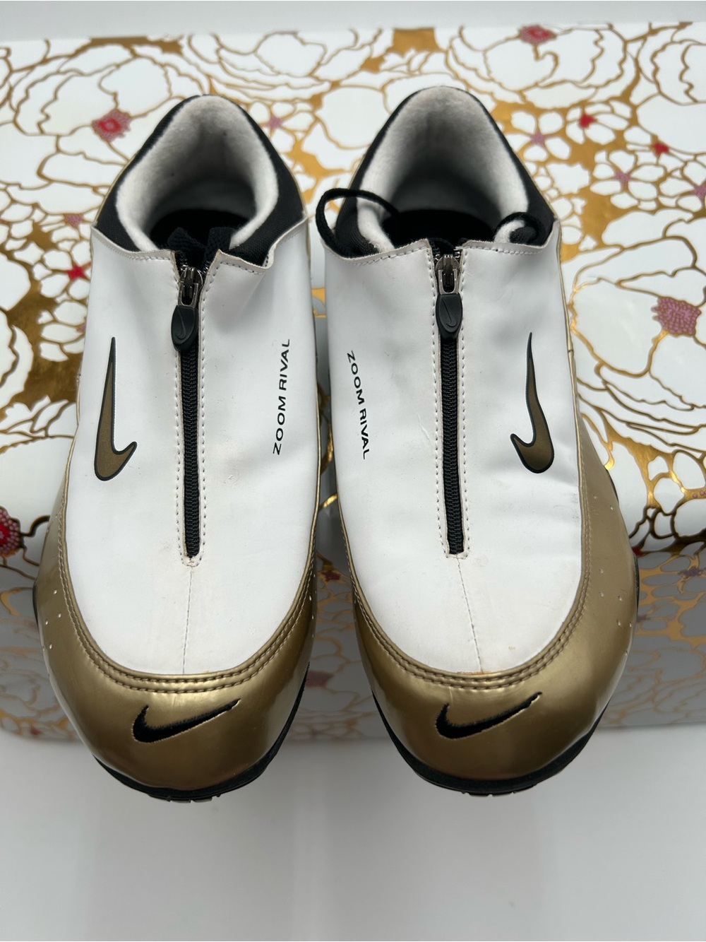 Nike Men’s White and Gold Zip-Front Zoom Rival Turf Shoes size 8.5